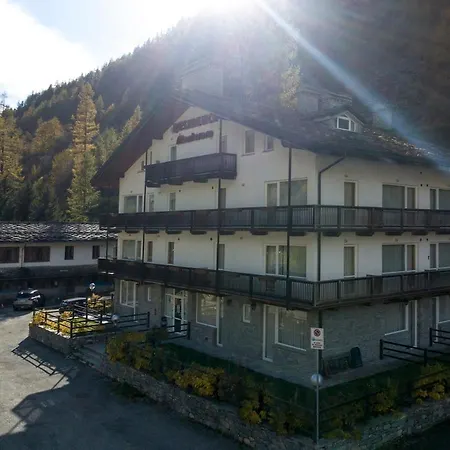 5 Minutes From Monterosa Ski, Small Cottage *