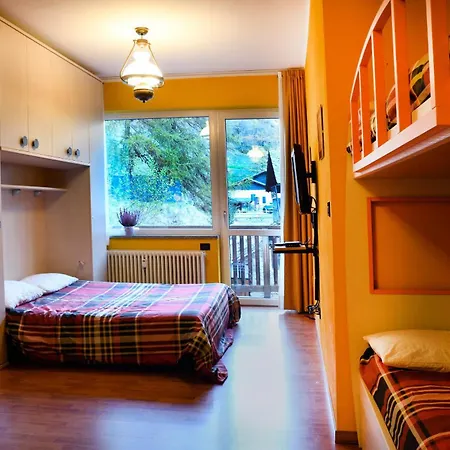 5 Minutes From Monterosa Ski, Small